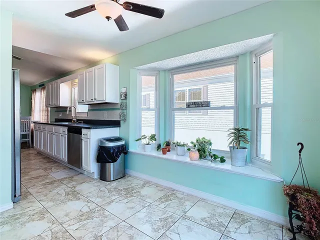 Eat-in Kitchen