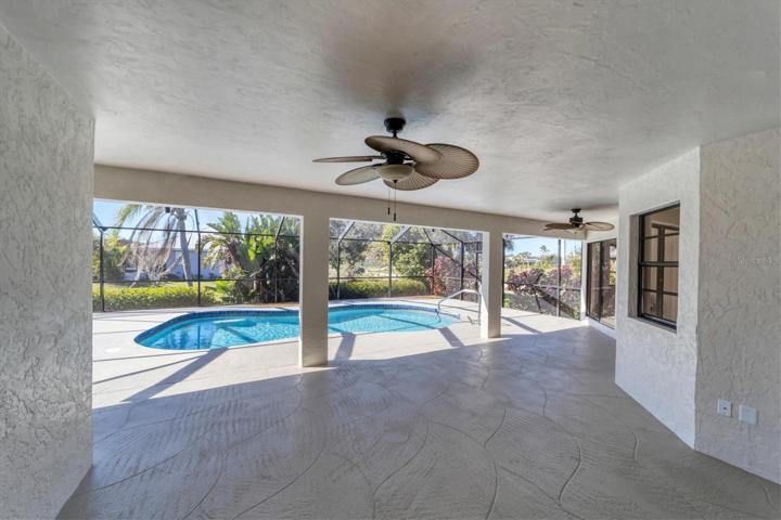 Spacious covered lanai