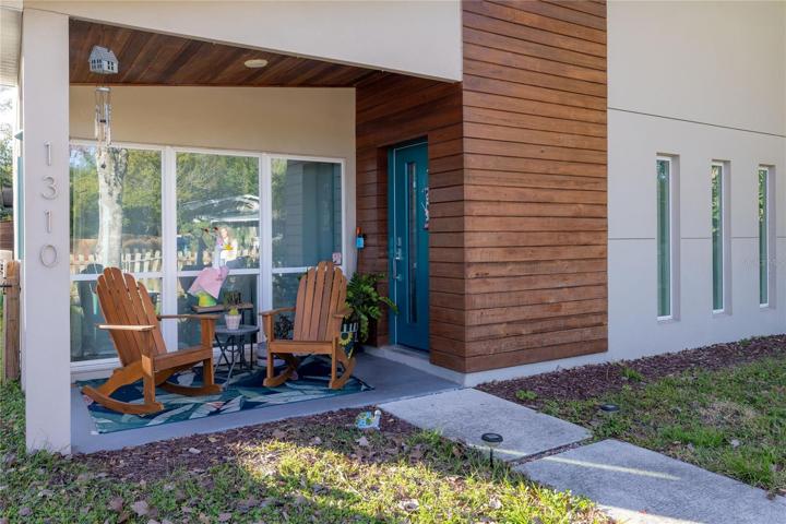 Welcome home to your adorable front porch!