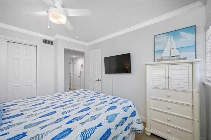 Large Wall Closet in 2nd Bedroom