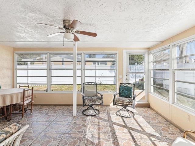 Enclosed Florida room/ ac ducts installed/ coould be 4th bedroom