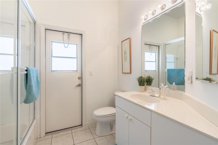 Bathroom 2 with door to Lanai