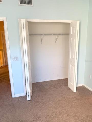 WALK IN CLOSET