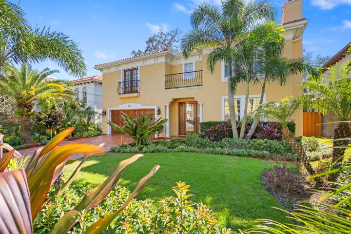 Welcome home to 3114 W Harbor View Ave in the Bayshore Beautiful community of South Tampa