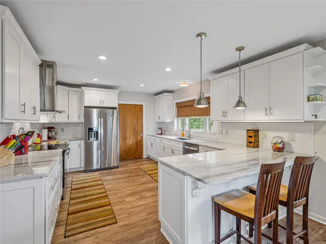 Beautiful new light and bright kitchen with loads of storage.