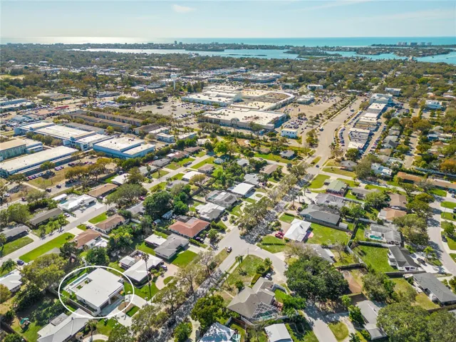 Siesta Key Beach at top of this picture just 5 miles away, another easy bike ride by way of Siesta Drive.