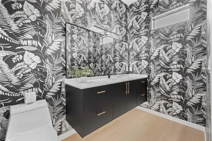 Powder bath