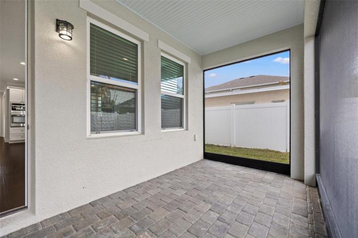 Screened-in Outdoor Lanai