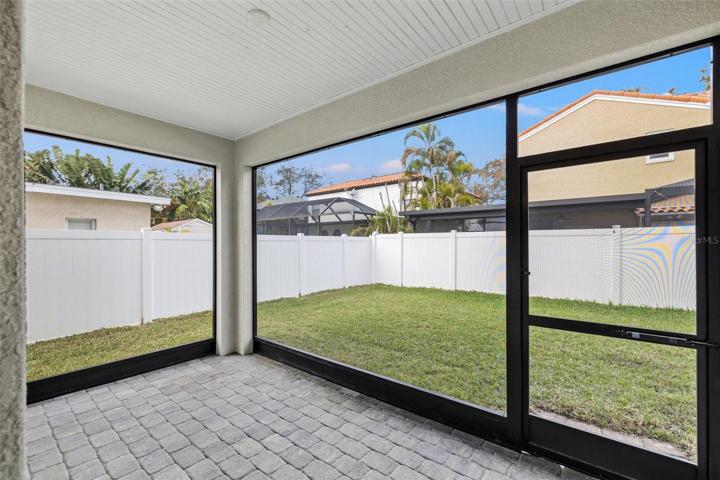 Screened-in Outdoor Lanai