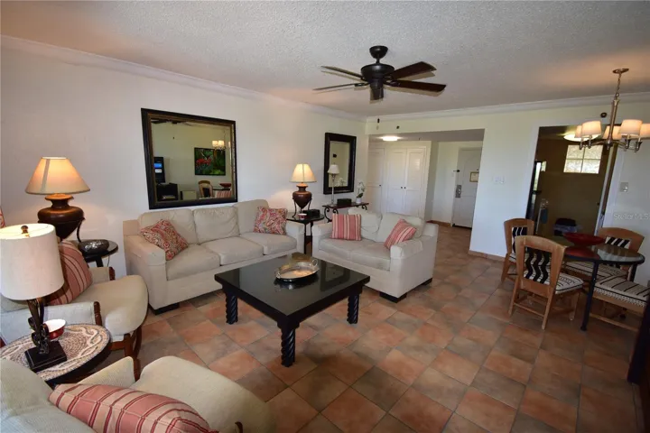Living room/ dining area