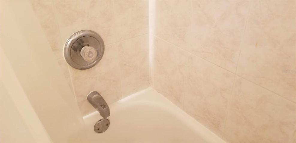Second bathroom with Tub
