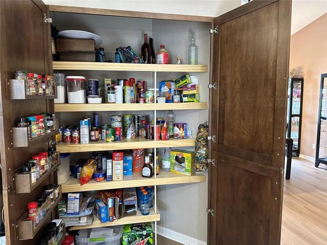 Kitchen-Extra large pantry