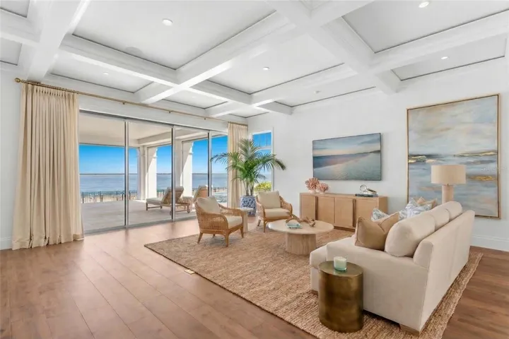 Family Room VS