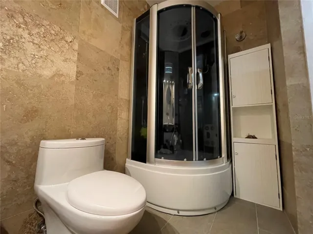 Principal Bathroom 1