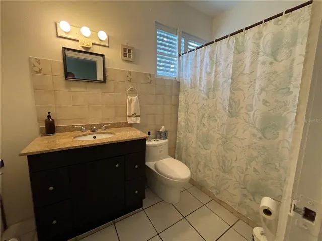 Principal Bathroom 2