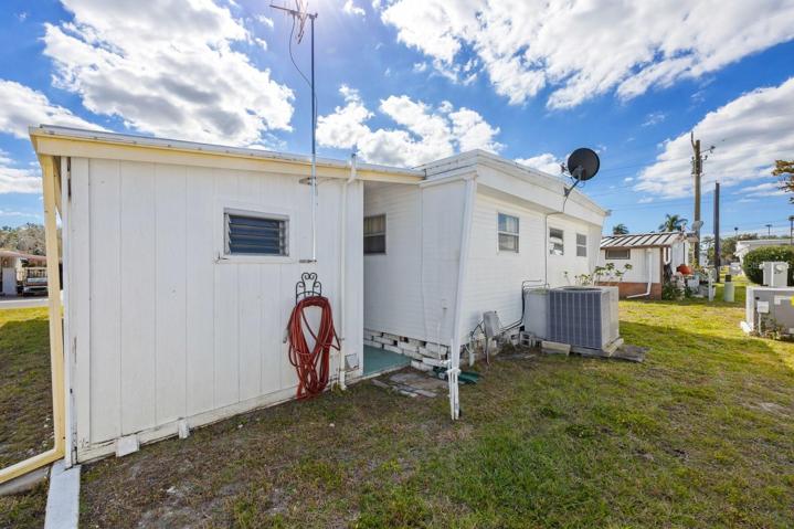 Large Shed With a Washer and dryer