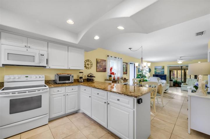 KITCHEN W/GRANITE COUNTERTOPS