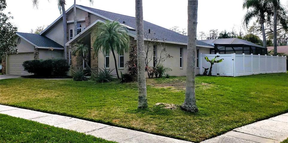 Private corner lot