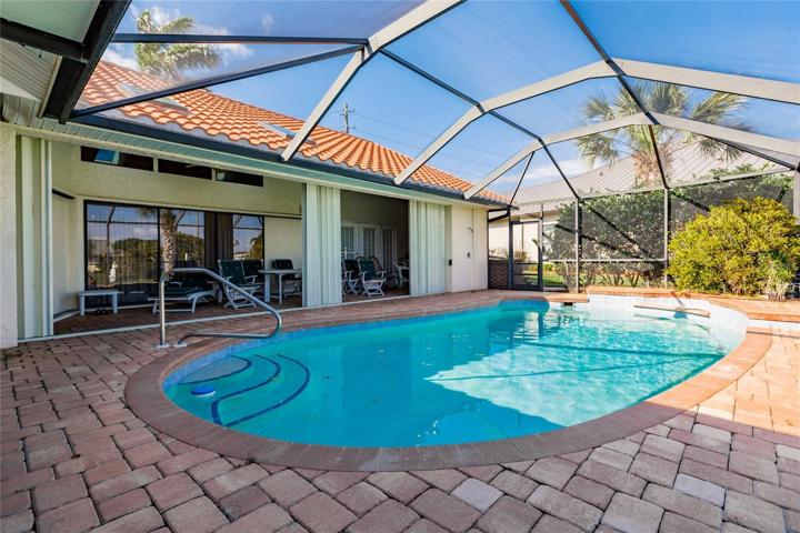 POOL & LANAI