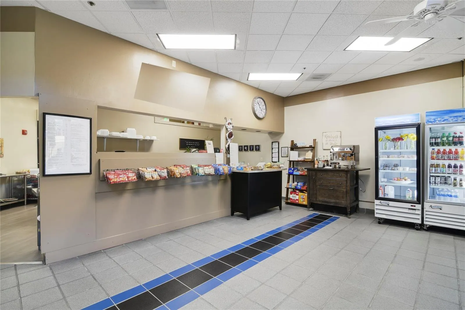 Opened Monday-Friday serving Breakfastand Lunch