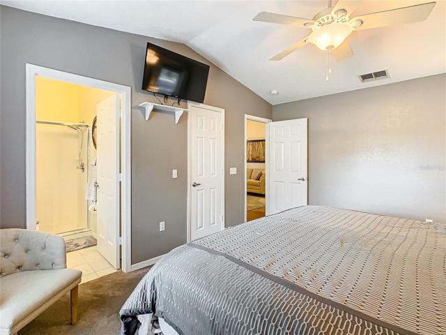 Master bedroom has an en-suite bathroom and a walk-in closet.