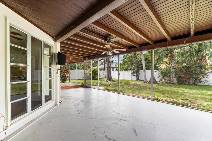 Covered lanai/back deck area