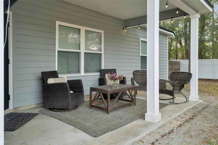 Entertaining space on lanai