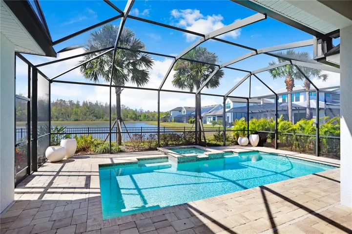 Heated Pool & Spa w/privacy Landscaping
