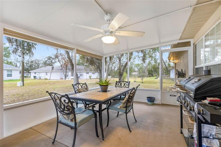 Large lanai perfect for entertaining