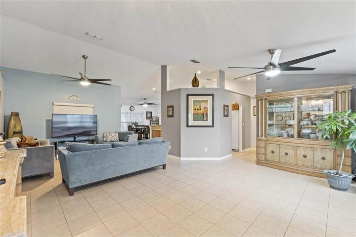 Large, open living area as you walk in