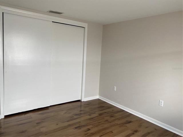 BEDROOM WITH CLOSEST