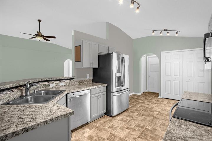 Breakfast nook, pantry, and in door washer and dryer