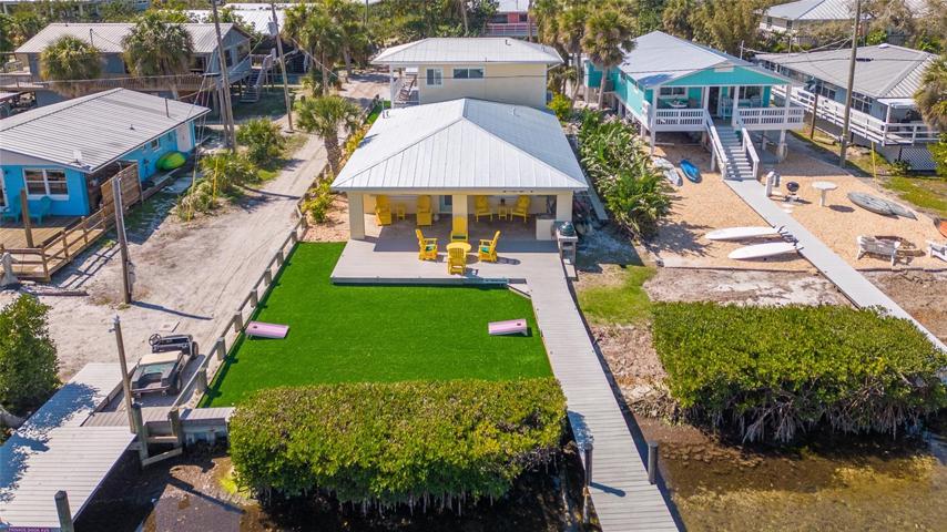 Bayfront home with a private dock!