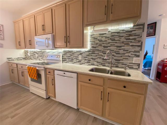 Tiled Backsplash and under cabinet lighting