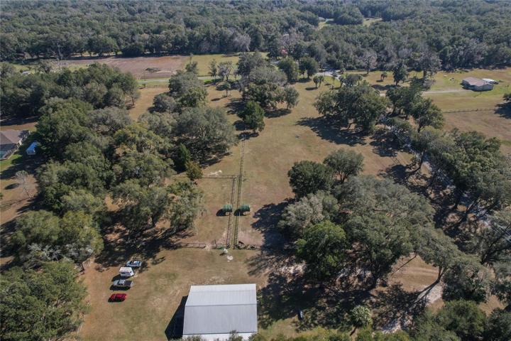 10 acre with barn, office and paddocks