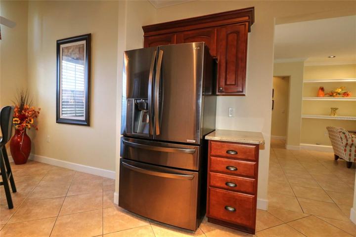 French Door Refrigerator w/Water & Ice in the Door