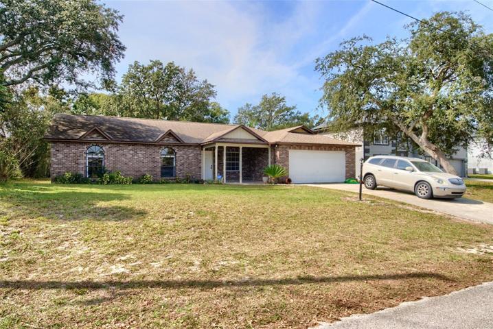 Spacious Front Yard