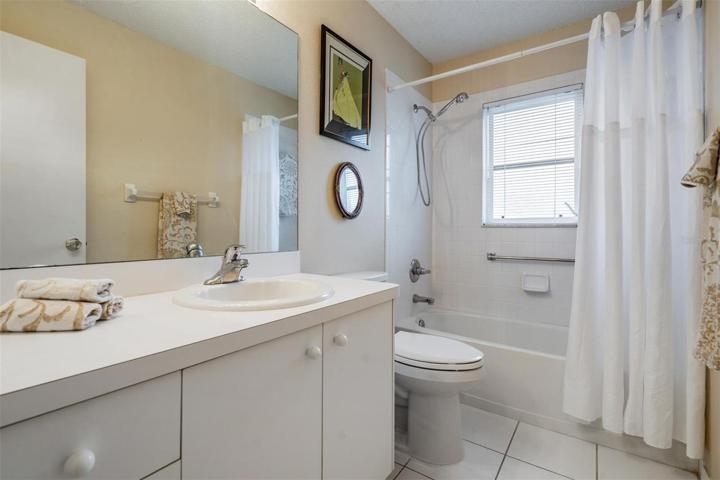 Full Bathroom 2