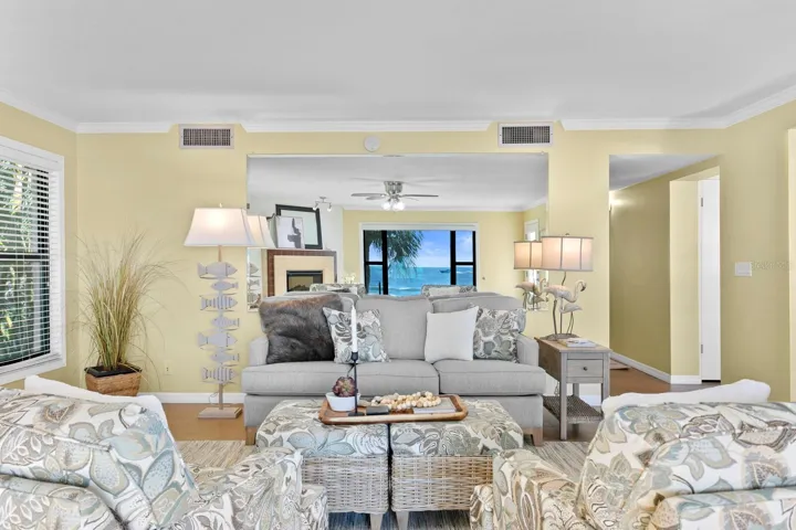 Enjoy the beach view from the reflection in the wall mirror so you never miss it!
