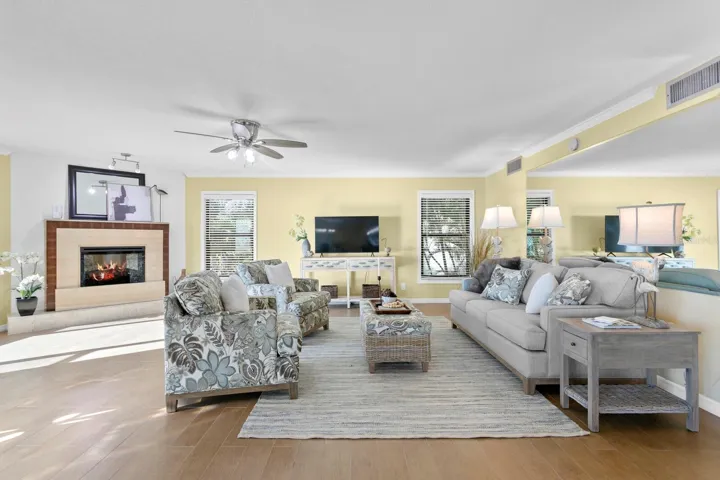 Comfortable. Large. Cozy. Coastal Living at its best.