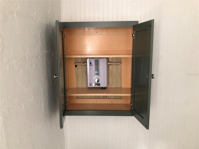 Tankless hot water heater
