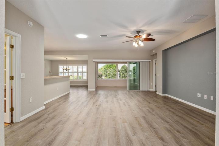 LIVING ROOM AREA