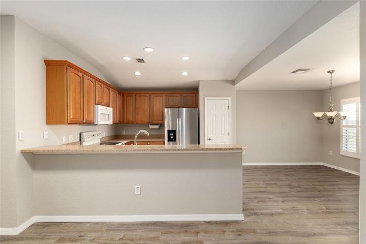 KITCHEN BAR AREA