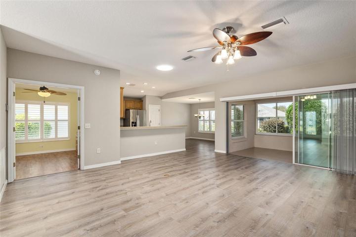 LIVING ROOM AREA