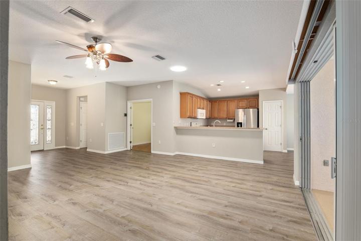 LIVING ROOM AREA