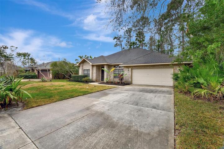 Front view with driveway