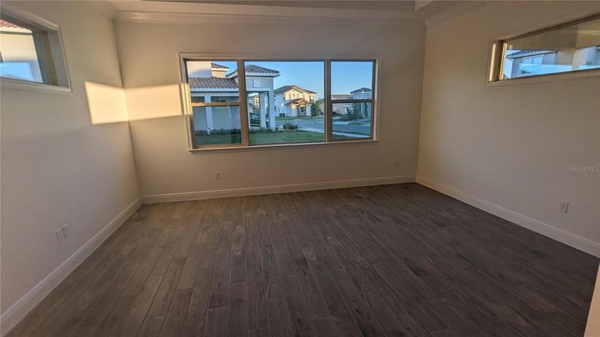 downstair- master bedroom