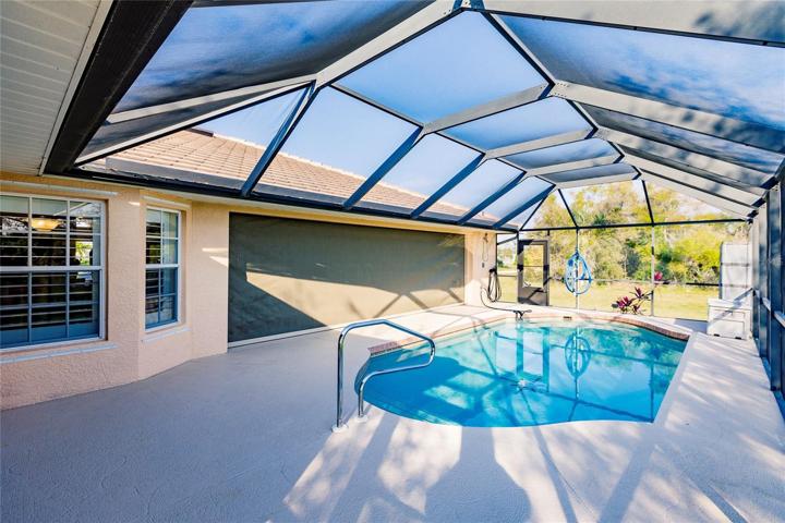 POOL & LANAI