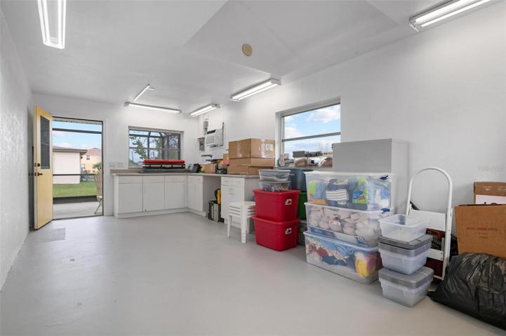 The large air conditioned workshop makes it possible to enjoy your projects in comfort.