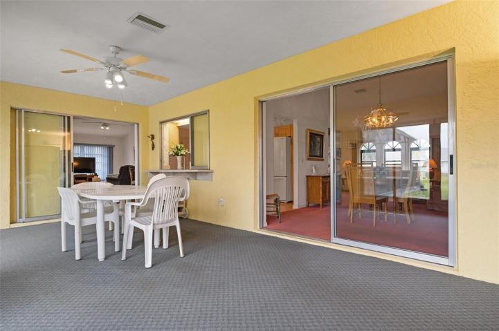 Large enclosed lanai.